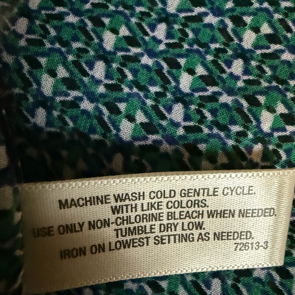 Green Casual Button Down Shirt with Lightweight Fabric - Picture 4 of 5